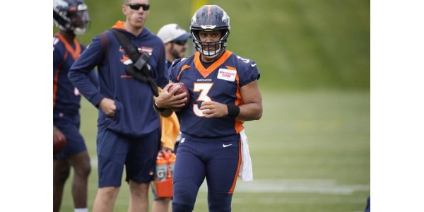 El primer juego de Russell Wilson de la nueva temporada contra los Seattle Seahawks